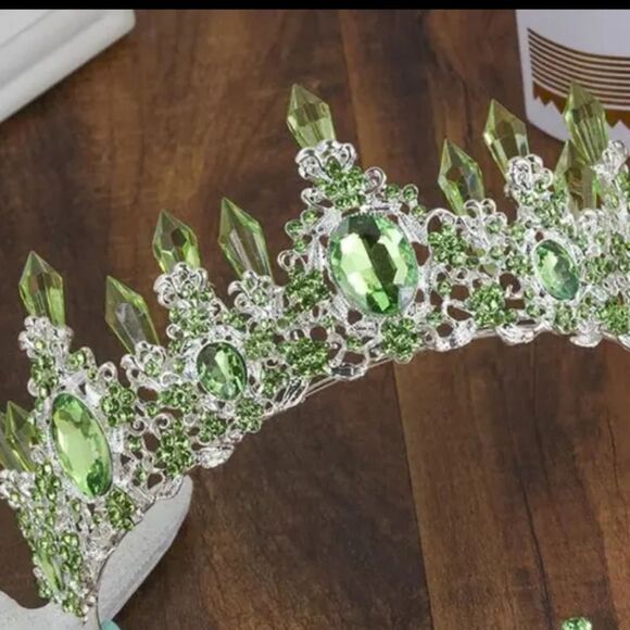 NWOT Green Crystal Tiara - Picture 2 of 4